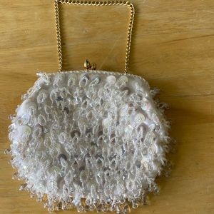 Vtg PURSE WHITE Sequin & Beaded W/ Gold Tuck In Chain Handle